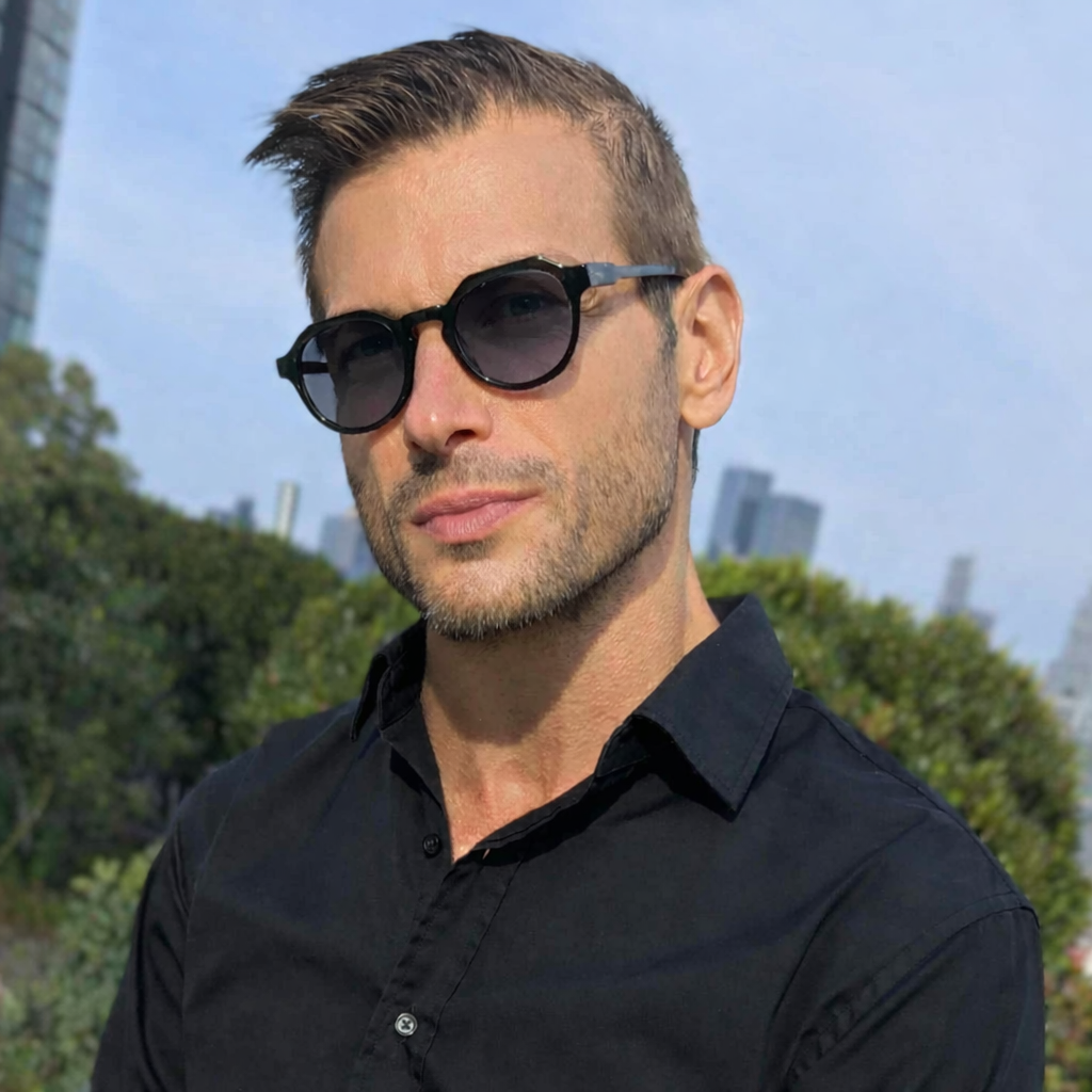 Man wearing dark reading sunglasses  | RENEE&